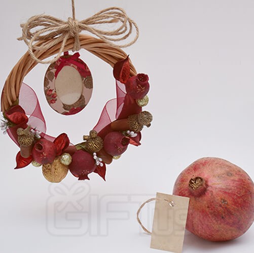 حلقه چوبی انار و قاب عکس